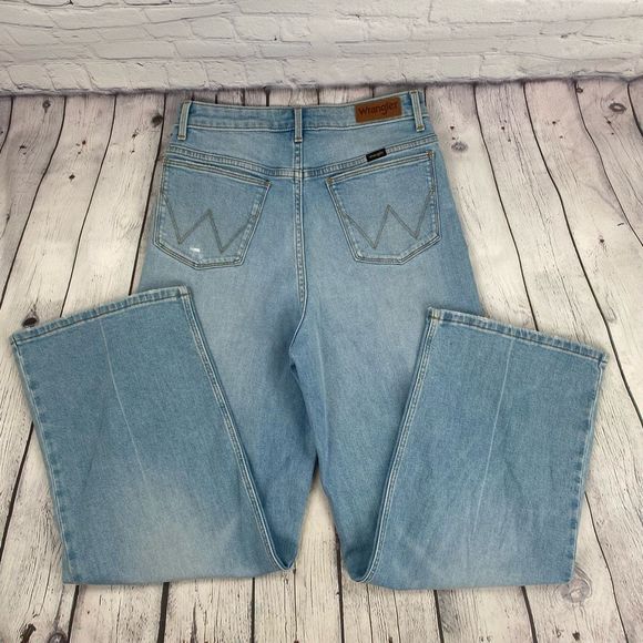 Wrangler Women’s Distressed High Rise Wide Leg Jeans Size 6 NWOT. - Picture 6 of 7